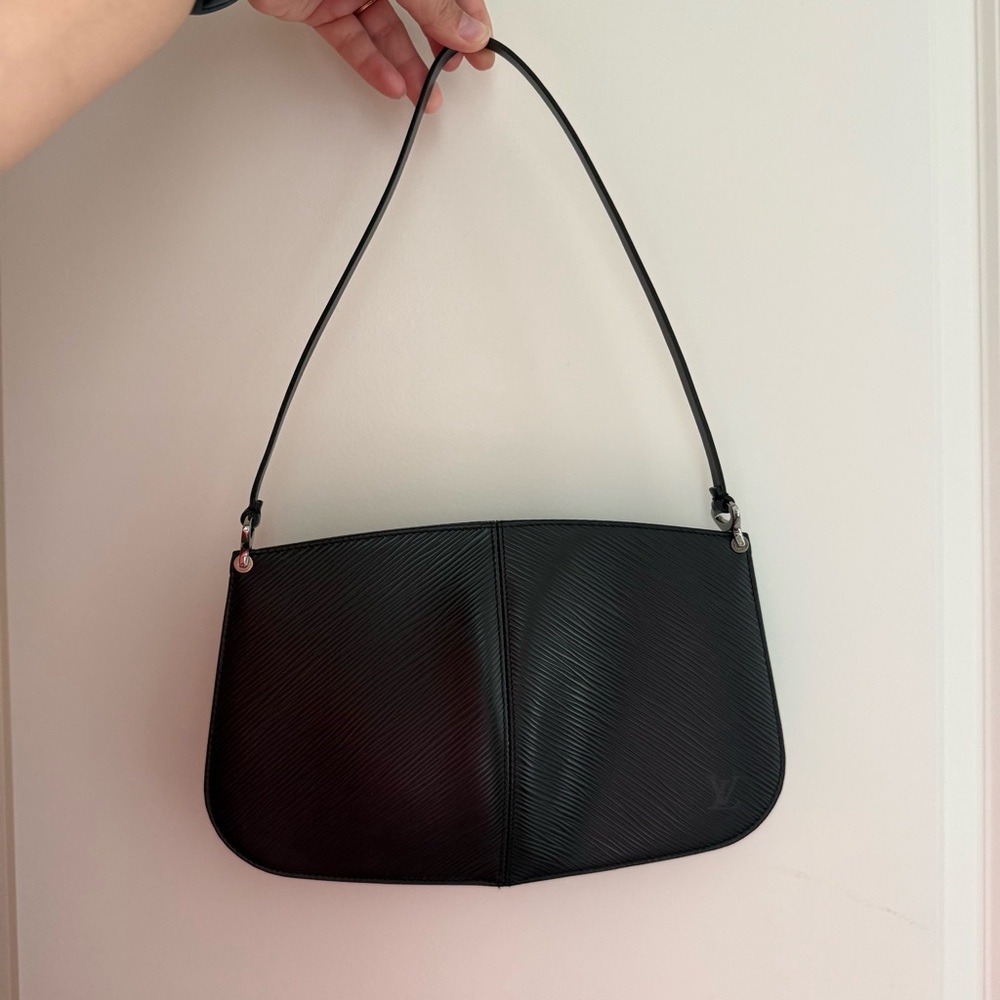 Louis Vuitton Epi Pochette Demi-Lune in Black